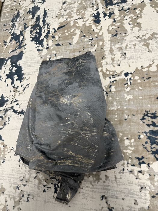 Draperie gri cu insertii aurii ( cu rejansa )