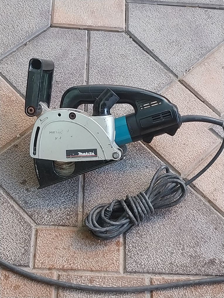 Masina de făcut canale MAKITA  SG 1250 de 1400 w