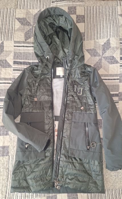 Куртка ветровка 146см