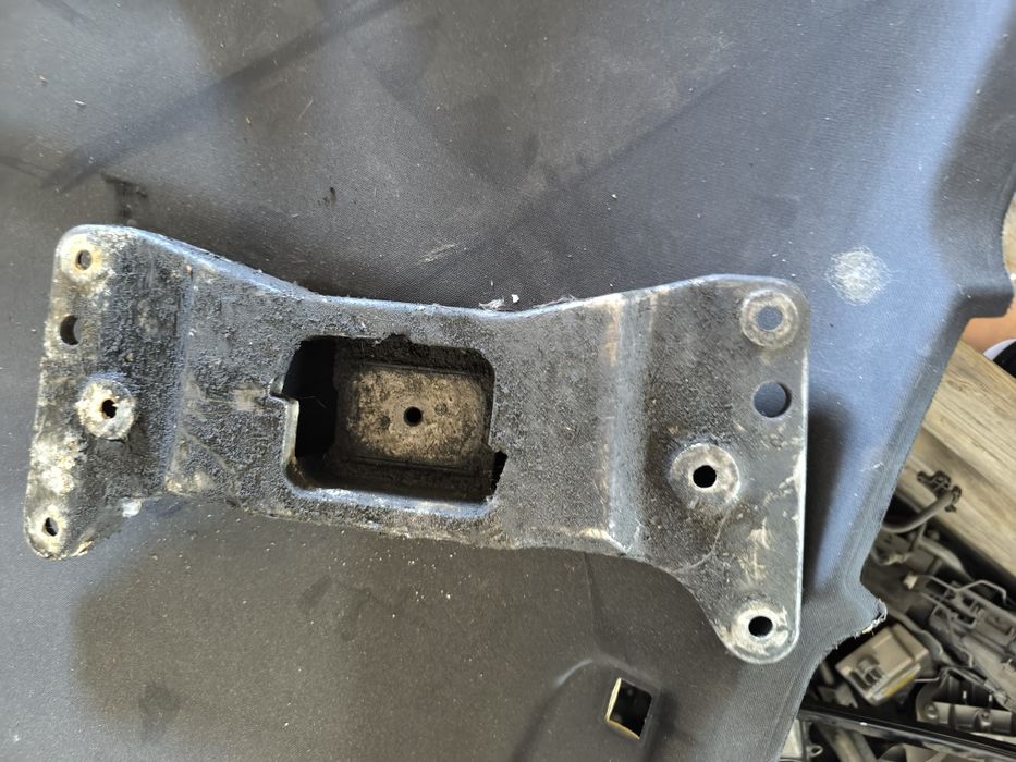 Тампон скоростна кутия Bmw f10 520d 184кс n47 f11 бмв 520д ф10 ф11