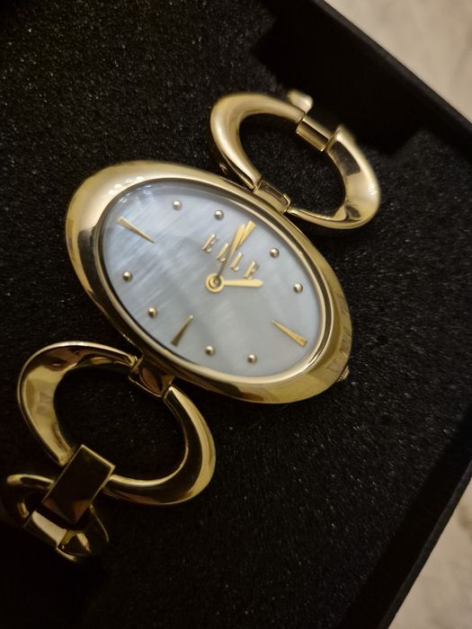 Ceas Elle, rezistent la apă