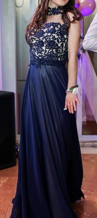 Бална, абитуриентска или рокля за кумуване