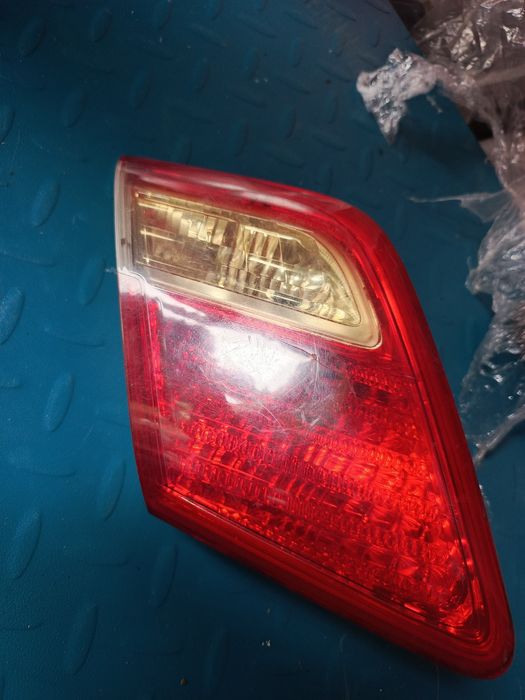 Фонарь на крышку багажника Камри 40