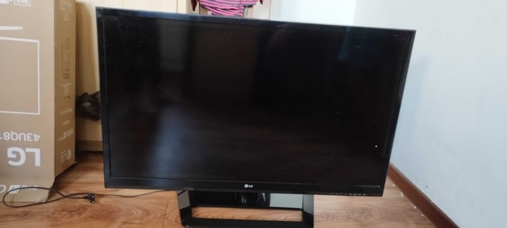 продам б/у телевизор LED