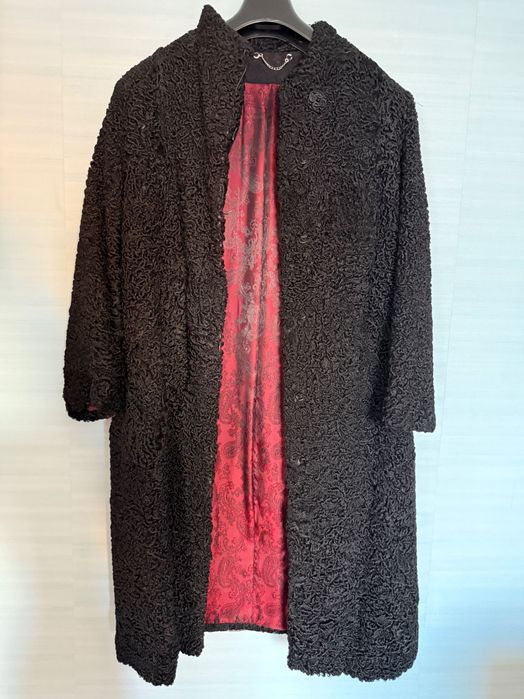 Шуба каракуль стильная