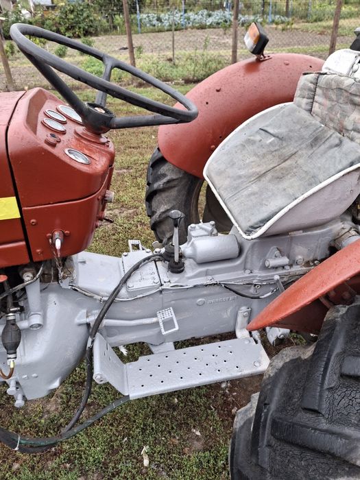 Vând tractor Massey Ferguson