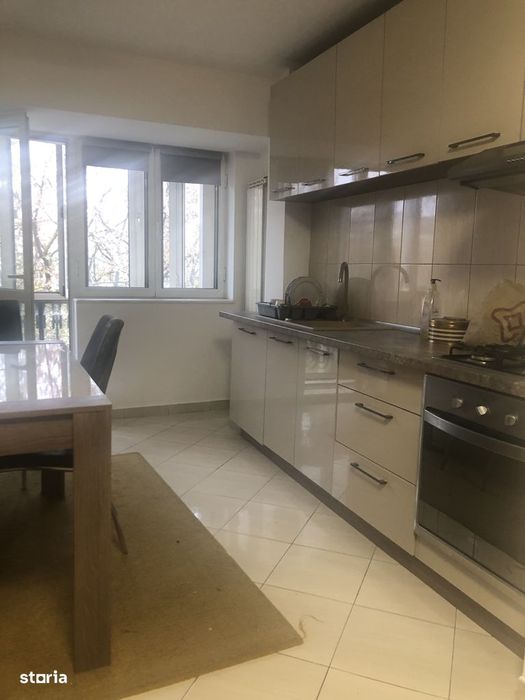 De inchiriat ap 3 Cam decomandat Blv Unirii Fantani stradal