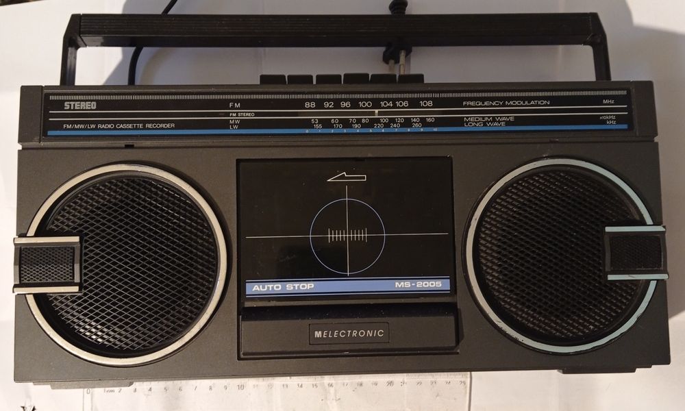 Vând/Schimb Radio-Casetofon Melectronic+International leduri-preț buc.