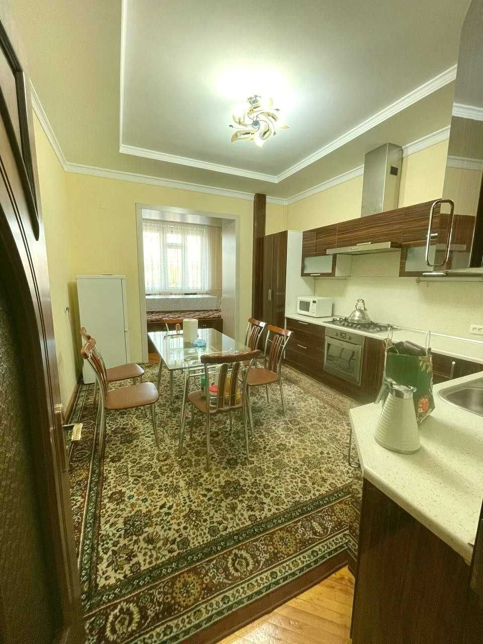 «Тинчлик.м.-ОРЗУ». Банковск.  4-комнат, (150м2). СЕМЬЯ - Иностранцам.
