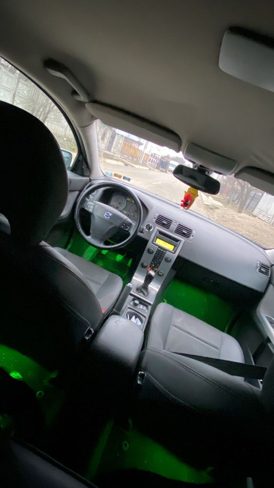 Vand sau schimb Volvo v50 2.0d 136 cp.