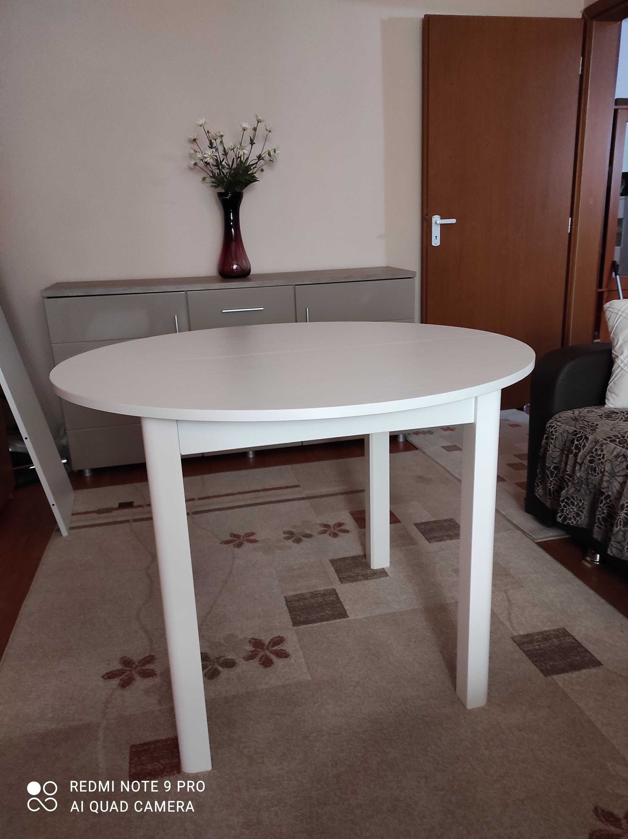 Masa extensibila RINGO de culoare alba pentru living sau bucatarie