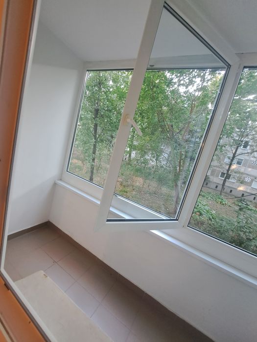 Închiriez apartament cu 3 camere