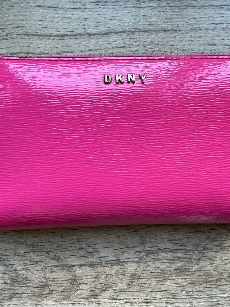 Дамско портомоне DKNY