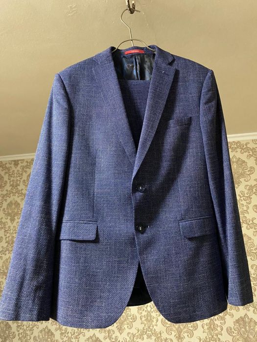 Продам костюм новый