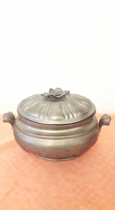 Supiera cu capac vintage