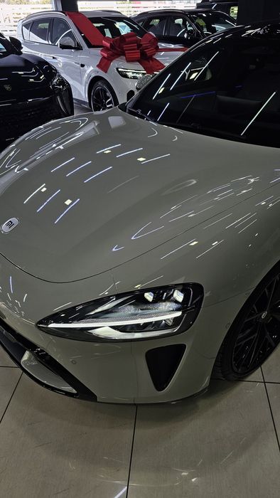 XIAOMI SU7 MAX 

> Yuqori tezligi : 265 km/h
> Ot kuchi : 673
> Batare