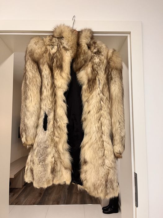 Haina din blana de vulpe argintie