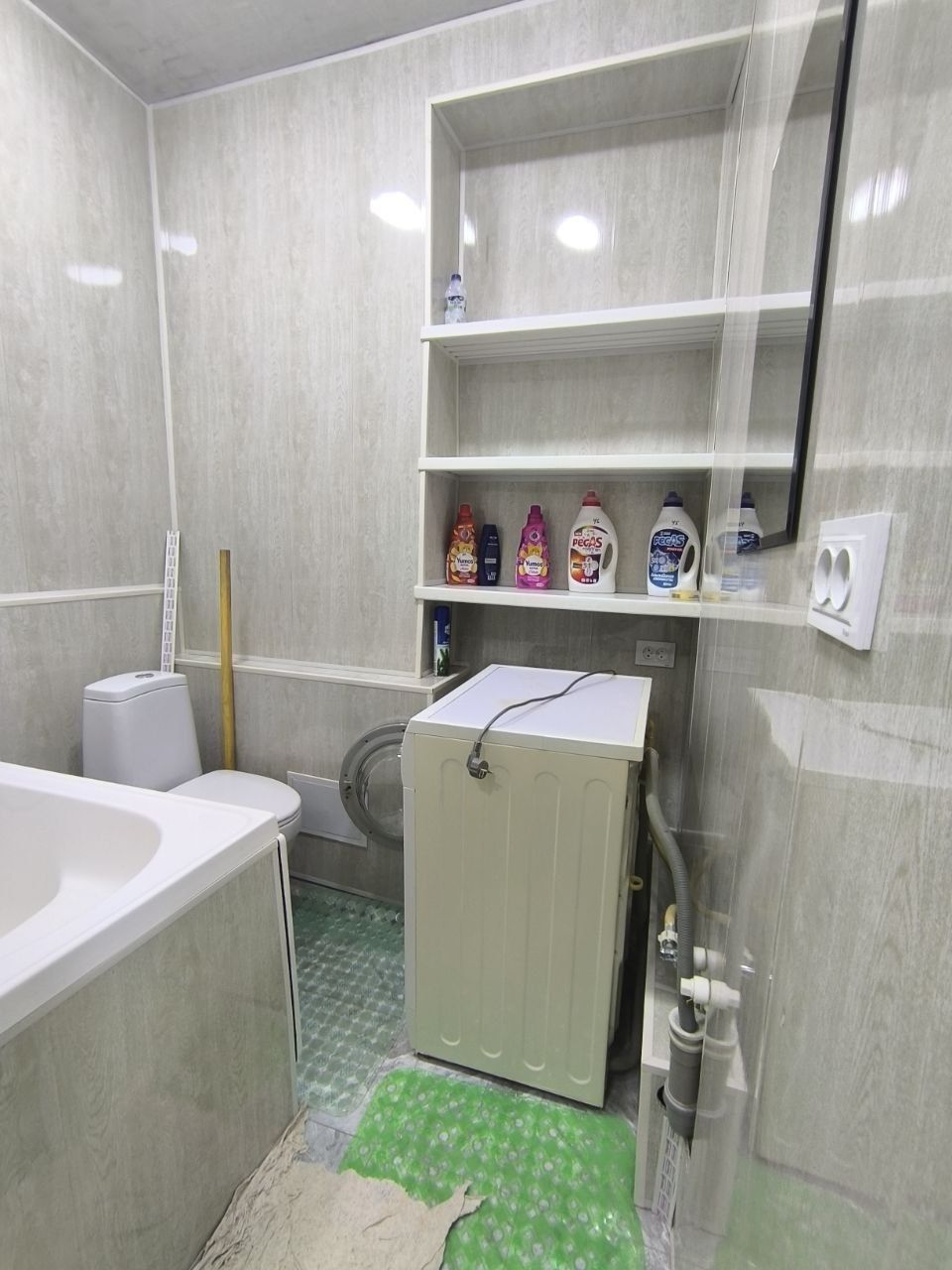 Продам 1 ком квартиру. Кухни нет. Ремонт+ мебель