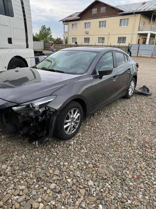 Vând Mazda 3 2017 avariată