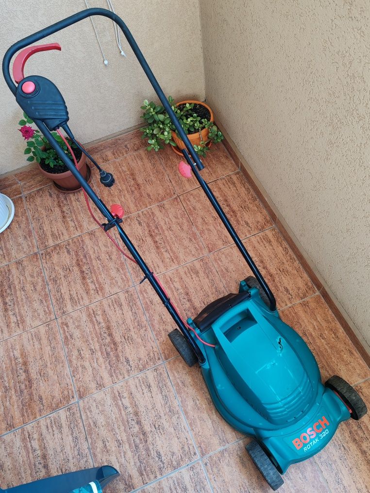 Електрическа косачка BOSCH