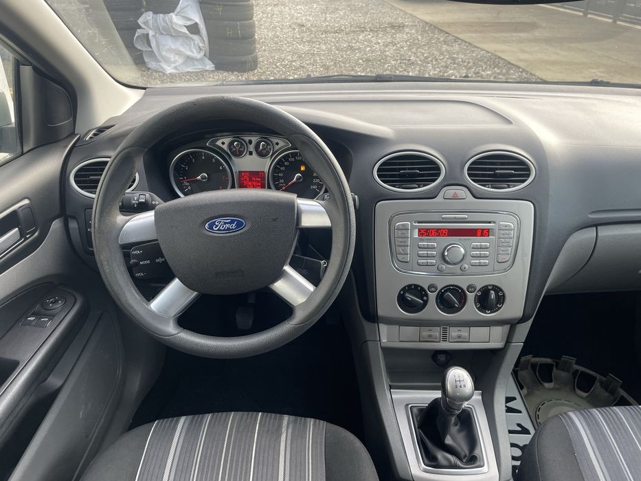 Ford focus 1.6 benzina din 2010