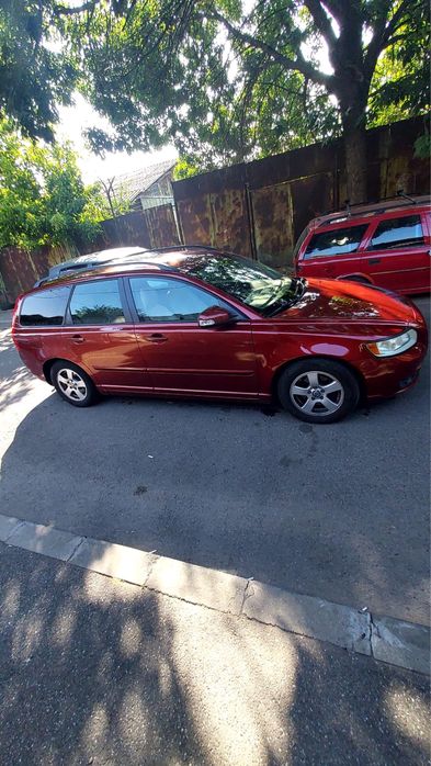 Volvo V50 – 2010 – 1.6D – Dublu climatronic, piele crem, pilot automat