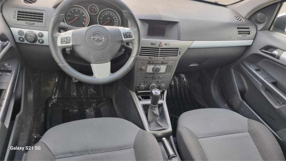 Vand sau schimb astra h 1.6benzina