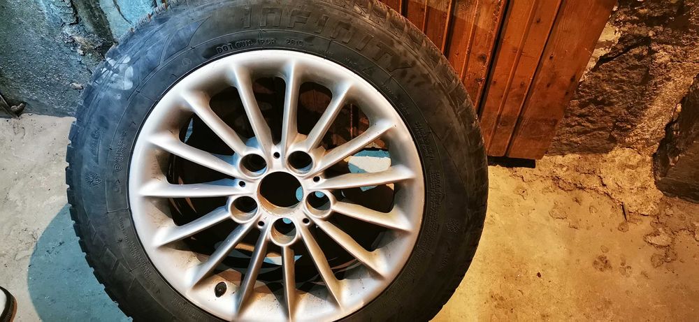 Зимни гуми+лети джанти за бмв Е39 в отлично  състояние 225/55/16