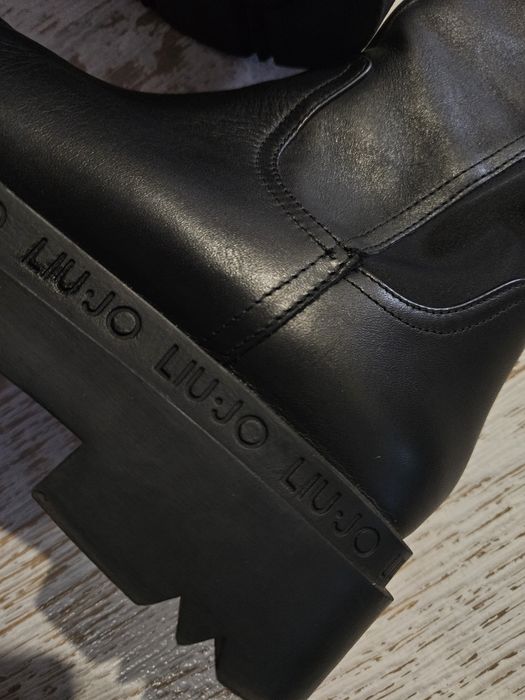 Кожени ботуши Liu Jo Love 23 в черно с платформа