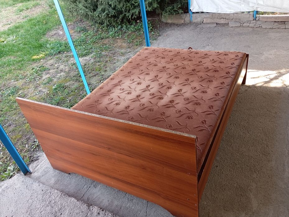 Кровать двуспальная в хорошем состоянии