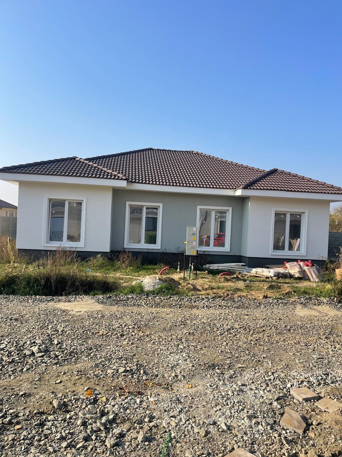 Vand duplex casa mosnita noua toate utilitatile langa asfalt