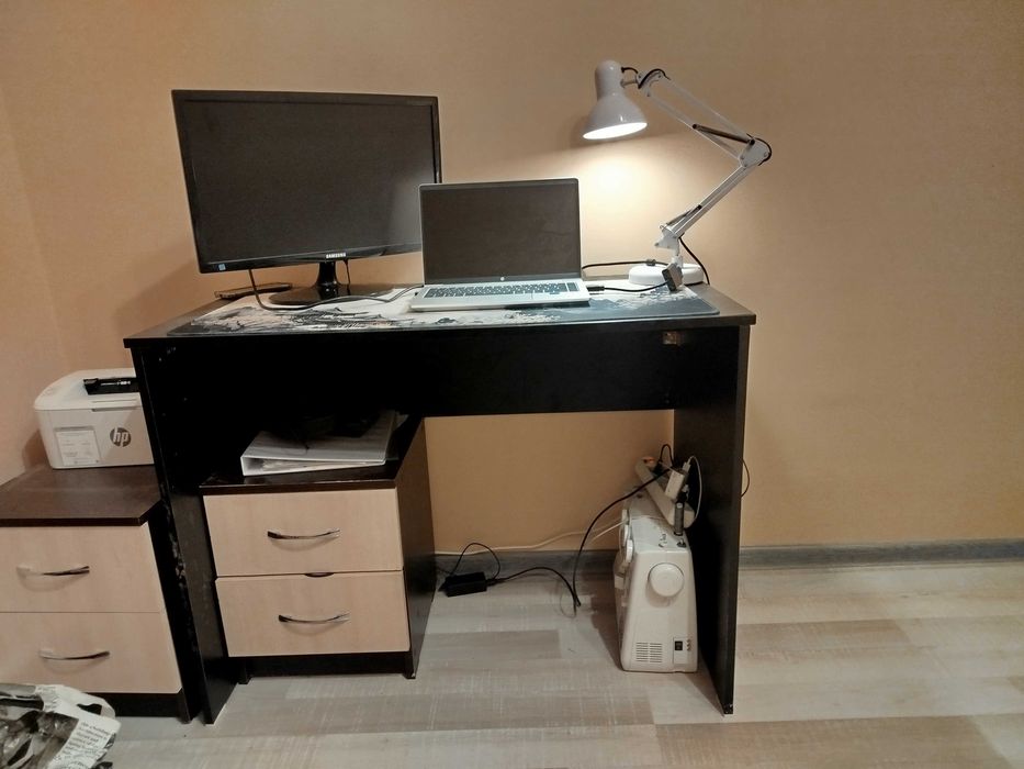 Стол компьютерный