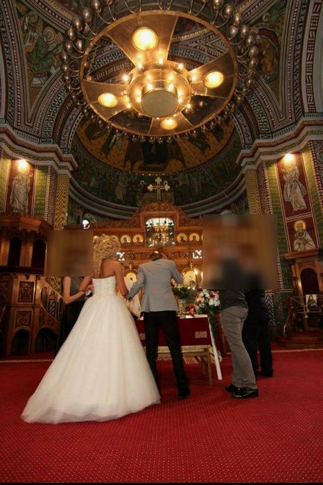 Vand rochie de mireasă