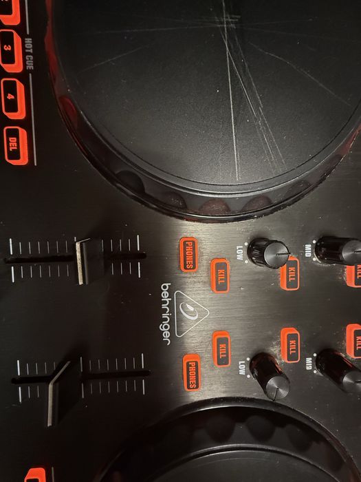 Конзола ,подходяща за начинаещи диджеи