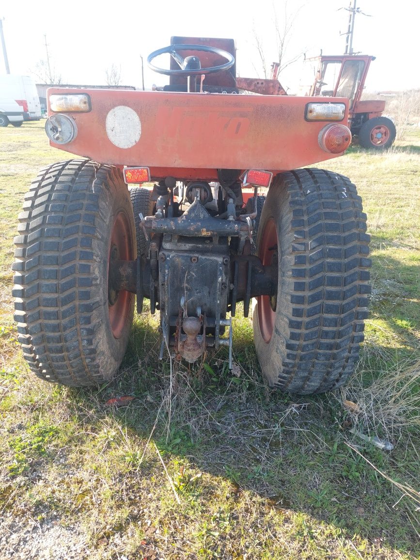 Tractoras Hako benzina