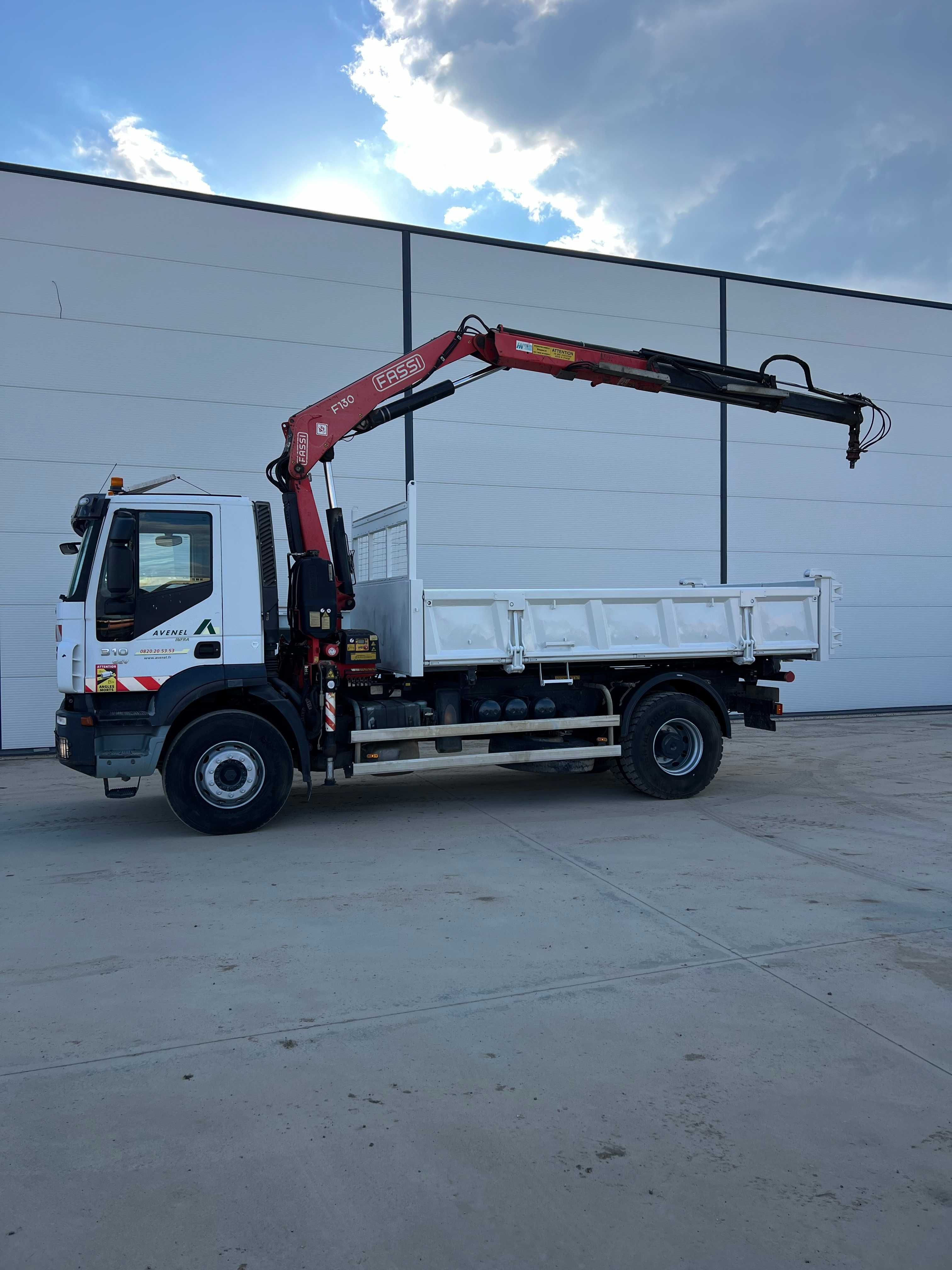 Basculanta Iveco Eurotrakker cu macara 19T