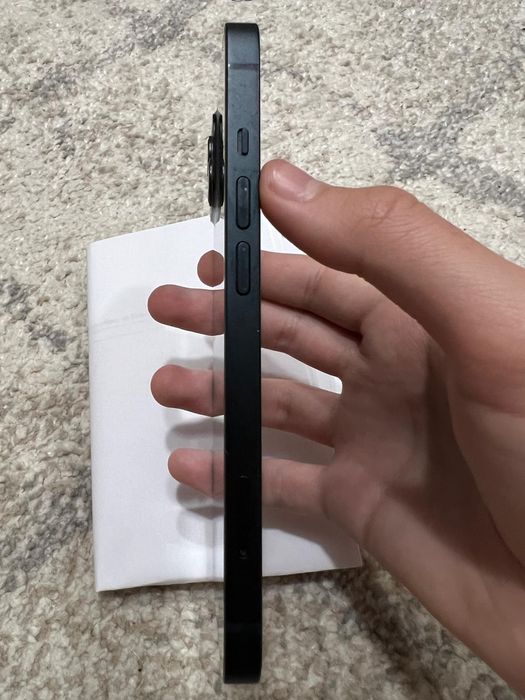 Telefon Iphone 13 impecabil + husă și folie privacy