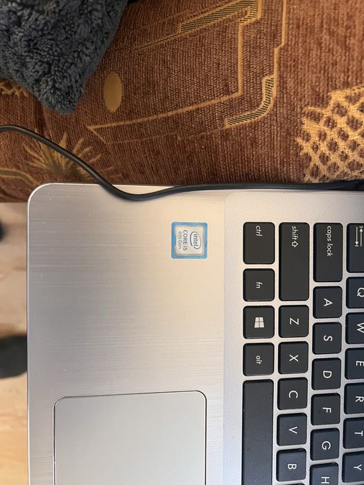 Leptop Asus windows 10 pro cu licenta