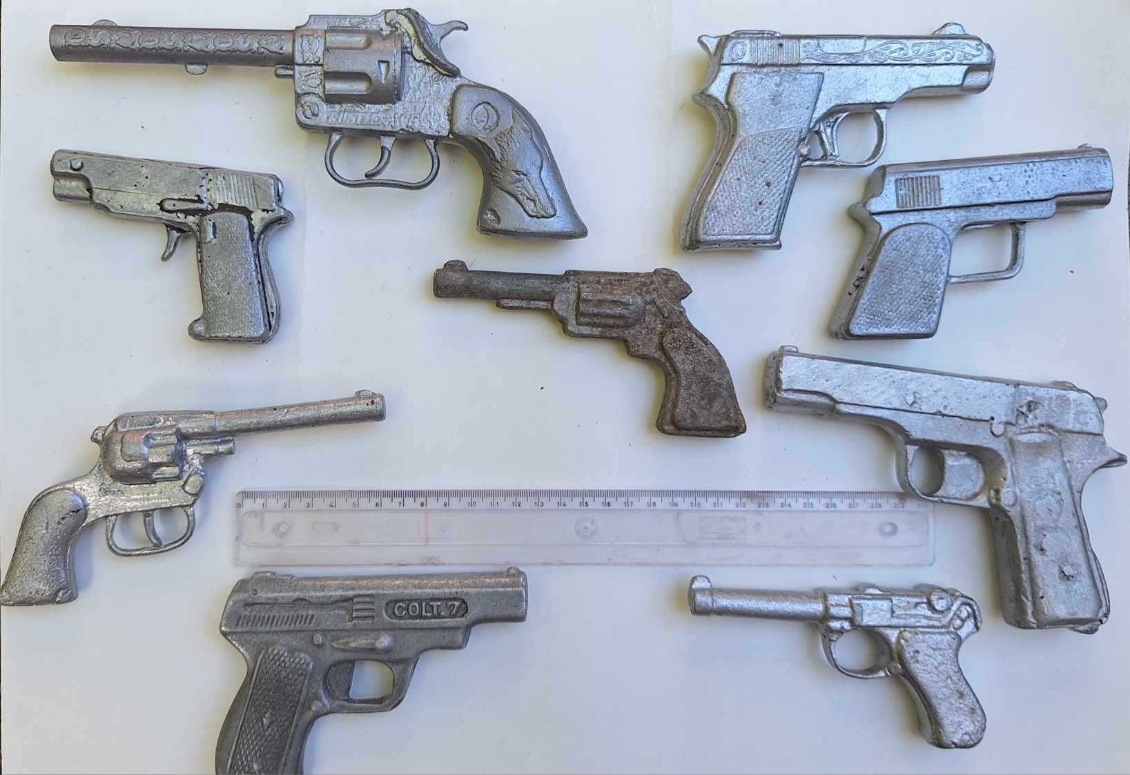 Алуминиеви плътни отливки на пистолети и револвери