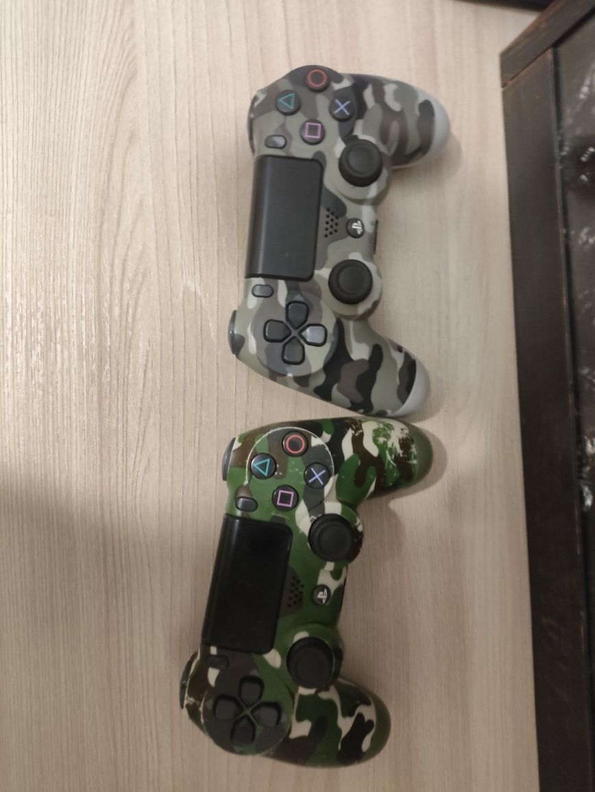 Playstation 4 в хорошем состоянии