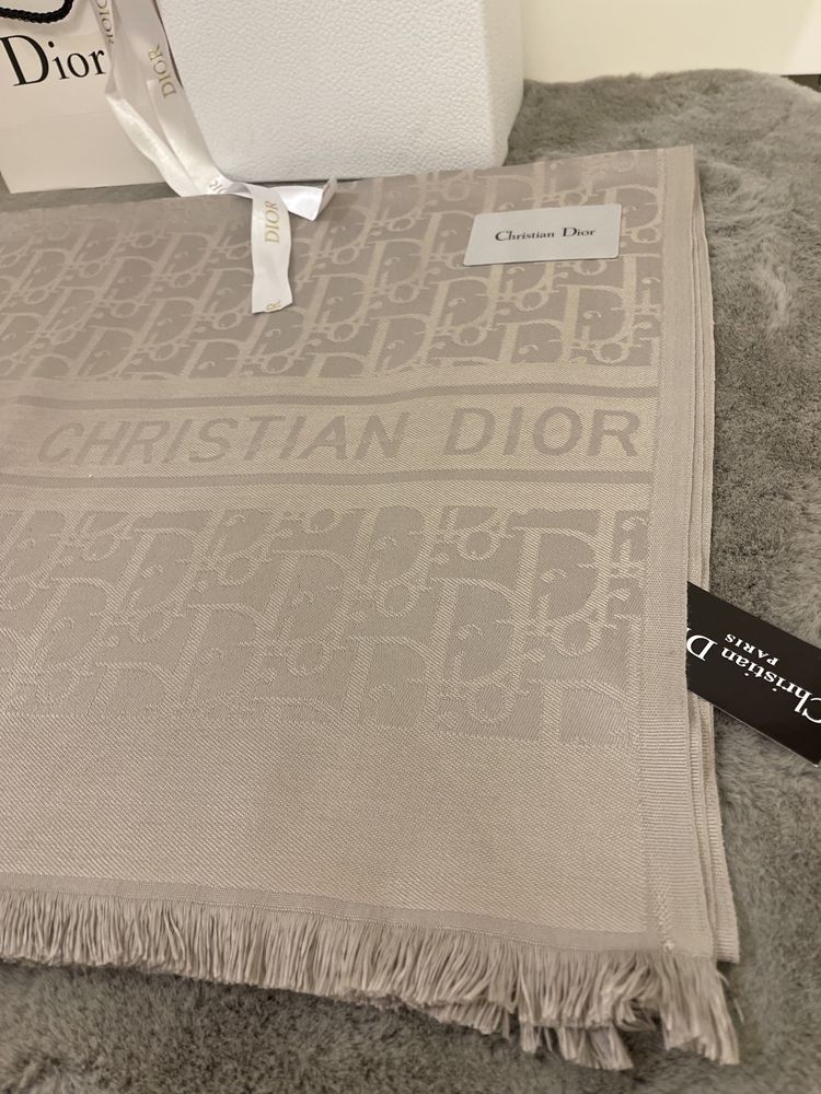 Esefa Christian Dior bej