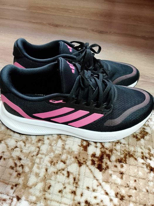 Маратонки Адидас 41 1/3