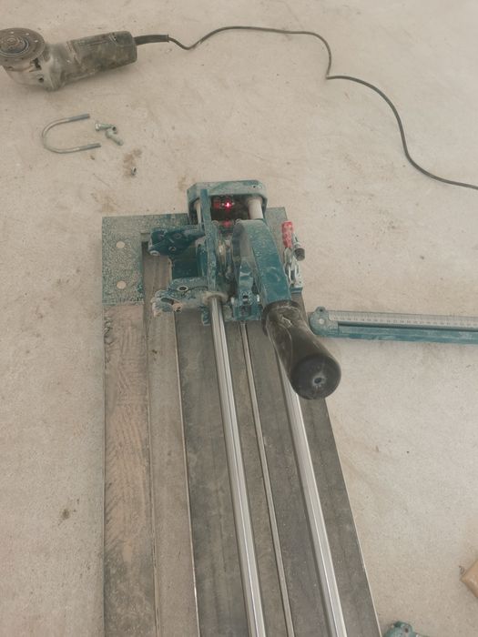 Mașina de tăiat gresie