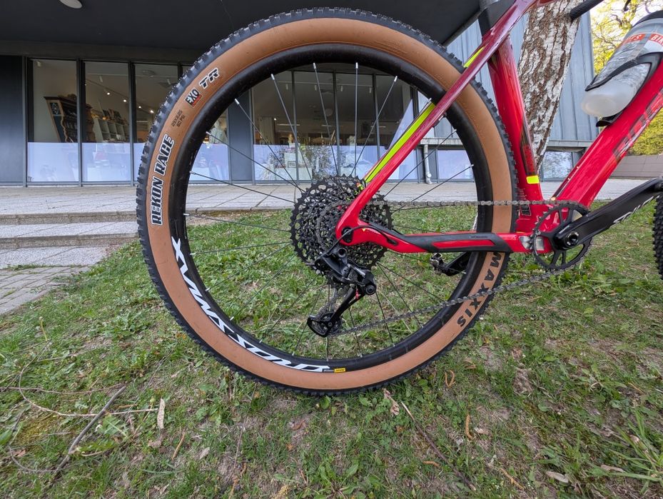 Vând bicicleta MTB Rockrider XC 900 carbon