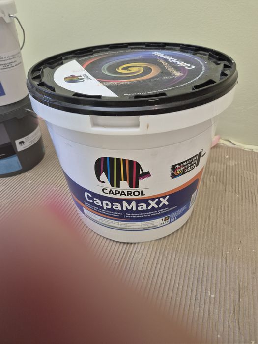 Persoana fizica vând, vopsea lavabila/ găleată 10 L și  Stucco Decor