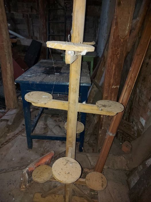 Дървен цветарник