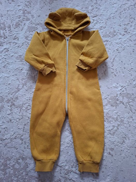 Комбинезон с начесом на 2-3 года.