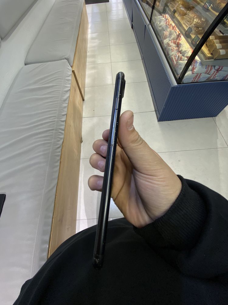 Продам айфон 7+ morm
