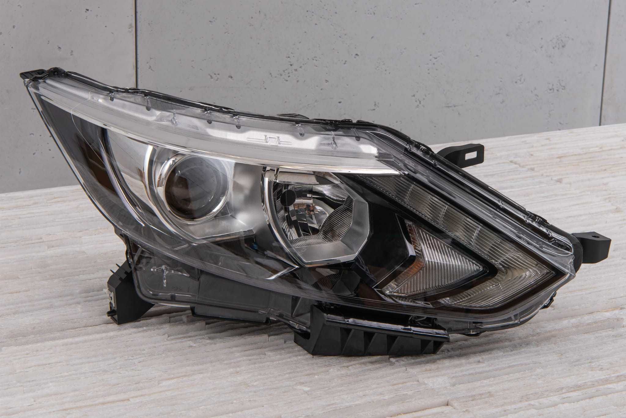 Комплект Фарове за NISSAN QASHQAI II J11 2014 - 2017 година