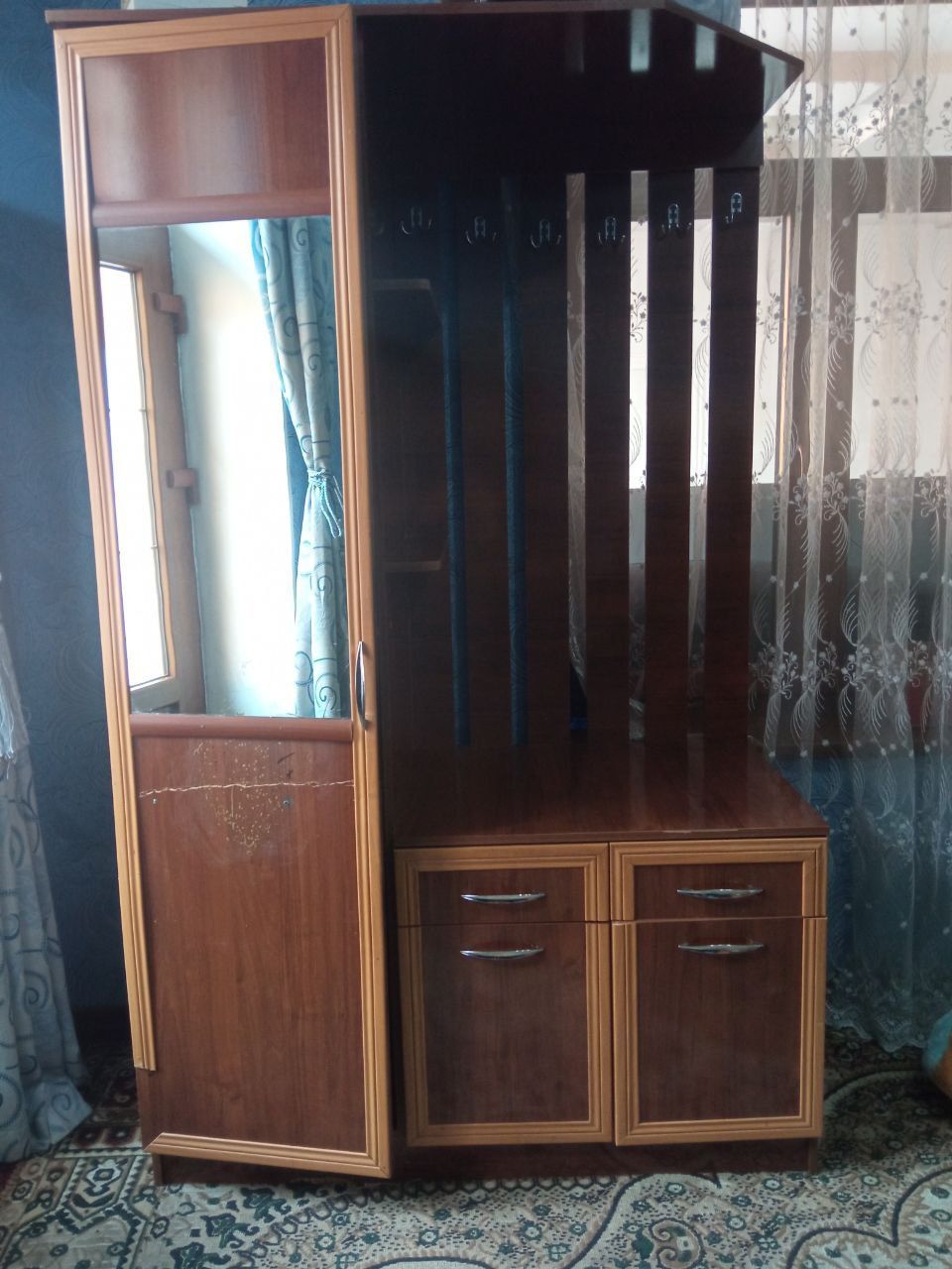 Shkaf sotiladi (prixojka)